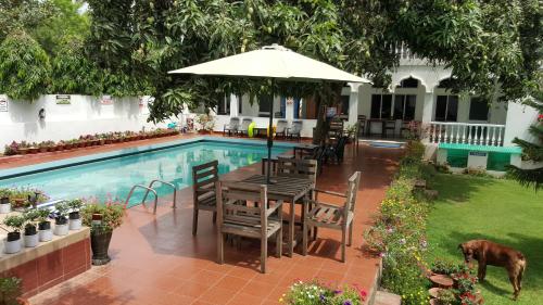 Bazén v ubytování Hotel Gandhara nebo v jeho okolí
