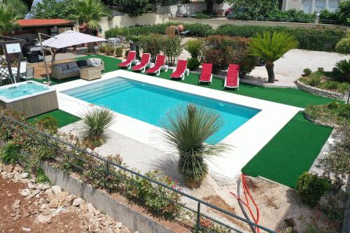 Waterfront Apartments with Pool – Photos 3