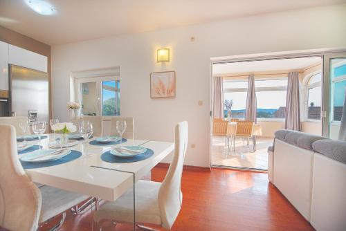 Penthouse Lux Mareta