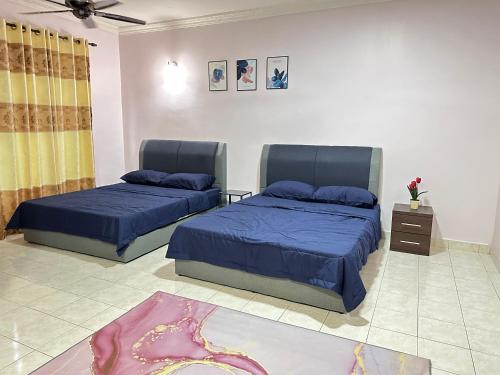 A bed or beds in a room at Rasa Sayang Homestay Shah Alam