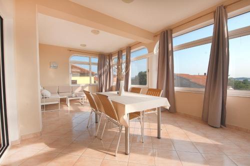 Penthouse Lux Mareta