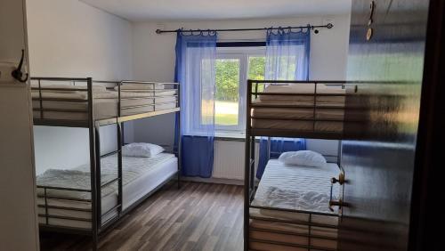 Postel nebo postele na pokoji v ubytování Gullspångs Vandrarhem