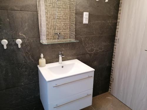 Mohács Apartmanにあるバスルーム