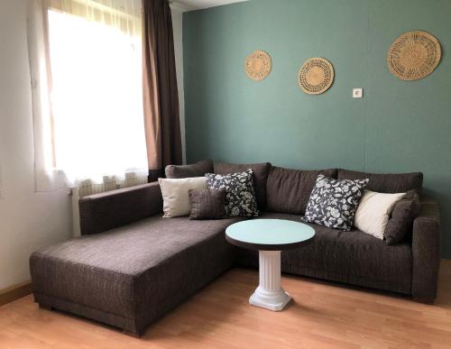 a living room with a couch and a table at Ferienwohnung mit 1 Schlafzimmer in Altensteig