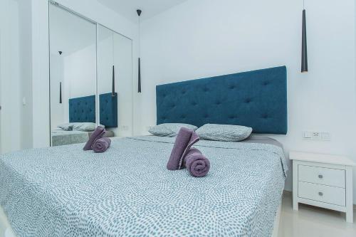 Säng eller sängar i ett rum på 245 Lux Home Quesada-Alicante Holiday