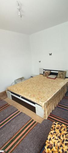a large bed in a room with a bed frame at ПРИ ШИВАЧА in Kŭrpachevo