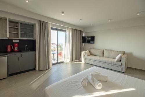 Sky-High Central Penthouse w. Stunning Views - 03