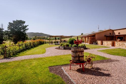 a bench sitting in the middle of a garden at Agriturismo Giù al Pozzo in Gavorrano