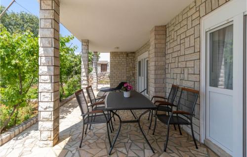 Beautiful Apartment In Dramalj With Wifi