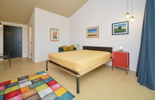 En eller flere senge i et værelse på Petrantica Resort
