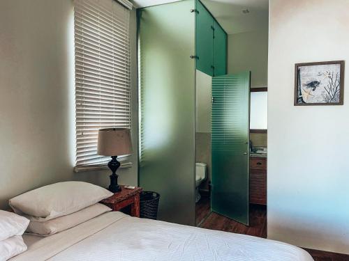 a bedroom with a bed and a glass wall at El Sitio Village in Playa Venao