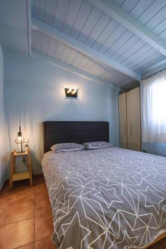 View lake attic in Ioannina