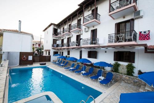 Bazén v ubytování Hotel Nostos nebo v jeho okolí