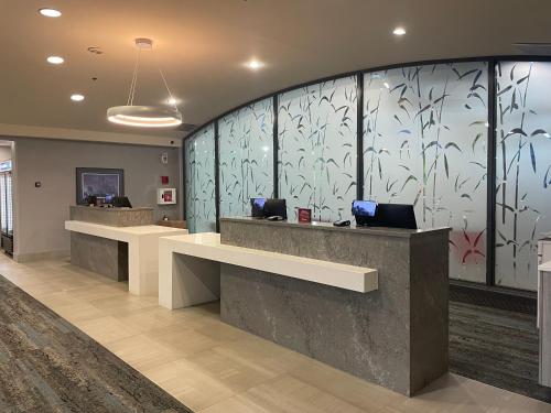 Victoria Inn Hotel and Convention Center Winnipeg Image