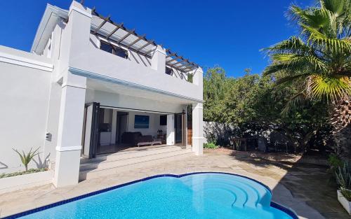 Kolam renang di atau dekat dengan Malmesbury Self-catering