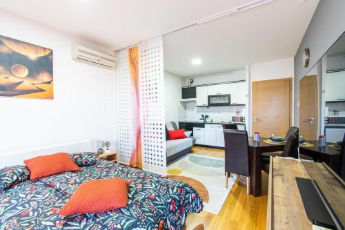 Flexible SelfCheckIns 54 - Zagreb - Garage - Loggia - New