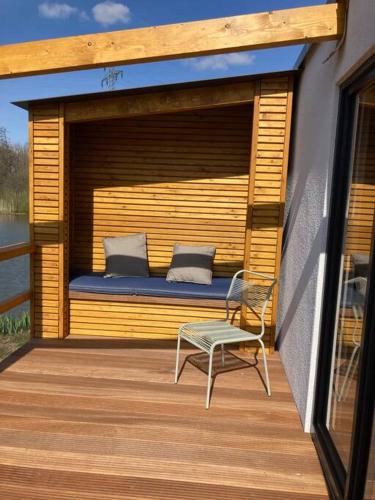Balkoni atau teres di Tiny-Teich-Haus auf dem Rittergut