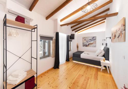 a small apartment with a bedroom and a living room at Villa Nika in Palaiokhóri