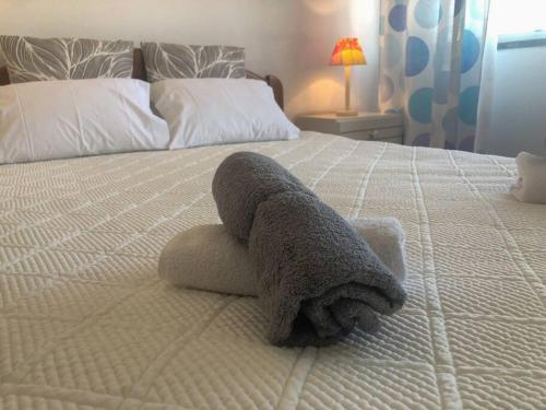 A bed or beds in a room at Côte d'Alvor — Villa close to the beach