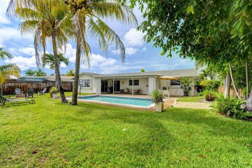 a house with a swimming pool in a yard at Boynton 3 2 Pool House in Boynton Beach