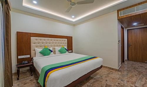 a bedroom with a large bed in a room at Treebo Aaravi Residency, 800 Mtrs From Promenade Beach in Puducherry