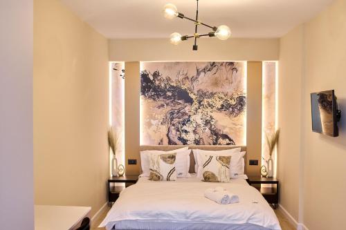 En eller flere senge i et værelse på Infinity by Sea Apartment Beach Resort - parking