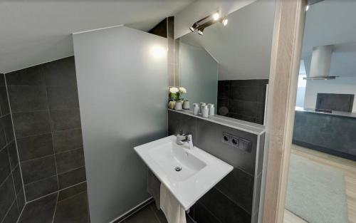 Ένα μπάνιο στο Mirador Apartments