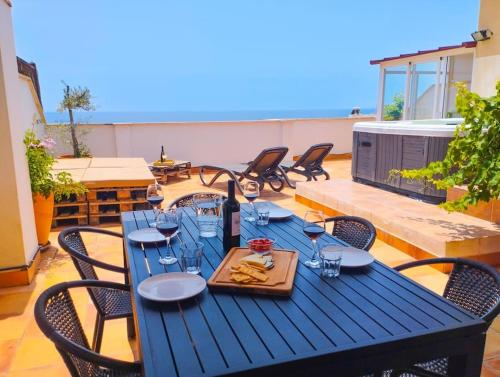 Penthouse with Jacuzzi and spectacular Sea Views