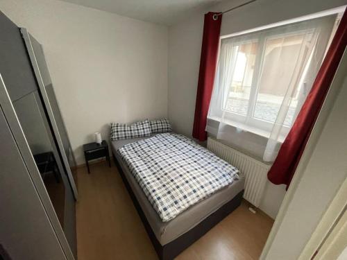 Un pat sau paturi într-o cameră la Erfurt City -Schildchensmühle