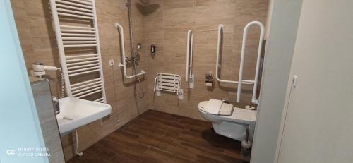 a bathroom with a toilet and a sink and a shower at Újhuta Kastélyszálló in Háromhuta