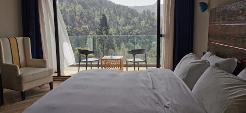 Una cama o camas en una habitación de WARM PLACE