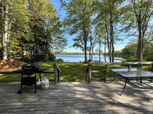 Archie's Lakeside Cabin – Photos 2