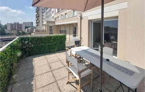 Nice Apartment In pinay-sur-seine With Wifi And 1 Bedrooms