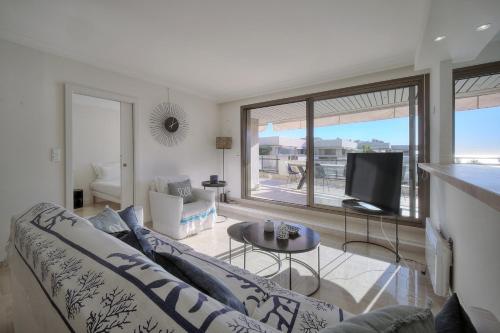 REF 1174 - Apartment with Sea View