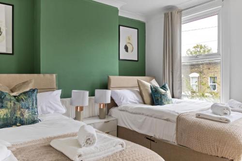 Parea Living - Hackney, 4-Bedroom Victorian House w Big Garden