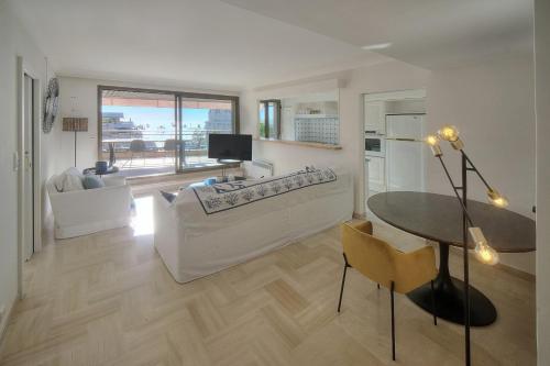 REF 1174 - Apartment with Sea View