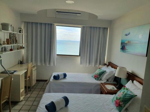 Postel nebo postele na pokoji v ubytování Recanto Maravista apto Frente Mar 2 quartos 2 banheiros, AR, WI FI, Piscina