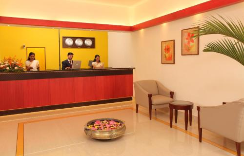 a waiting room with two people at a salon at Hotel Luciya Palace in Trichūr