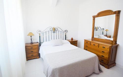 Postel nebo postele na pokoji v ubytování Piso de playa con terraza en el centro de Vilanova