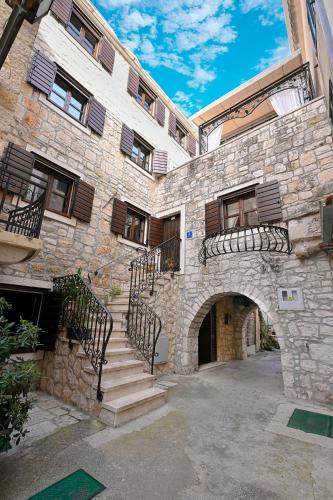Stone House Srida