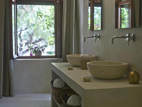 a bathroom with two sinks on a counter with a window at Scalarea Estate Residences in Skalánion