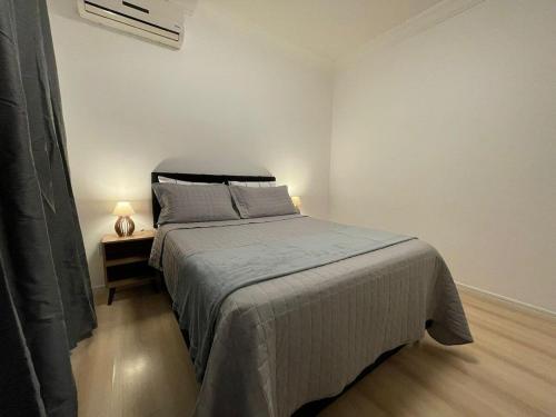 Giường trong phòng chung tại Linda Vista, Um apartamento por andar, 3 Suítes, 2 Garagens