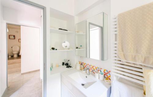 a bathroom with a sink and a mirror at Amazing Apartment In Poitiers With Wifi And 2 Bedrooms in Poitiers