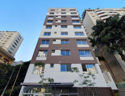 a tall white and brown apartment building at 360 Ascent Paulista in São Paulo