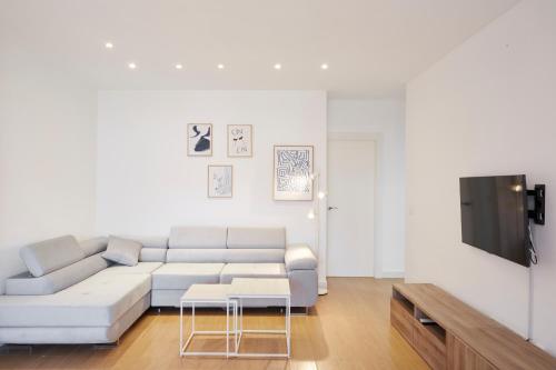 City Center Penthouse with Solarium 2 minutes from the Beach