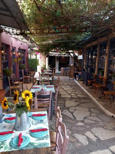 SPiROS HOMEにあるレストランまたは飲食店