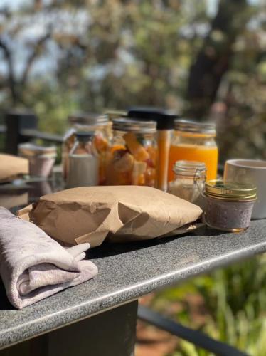 a table with a bag of food and jars of jam at Xomue in Valle de Bravo