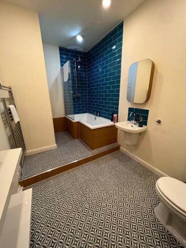 a bathroom with a tub and a toilet and a sink at Gorgeous home in Hebden Bridge in Hebden Bridge