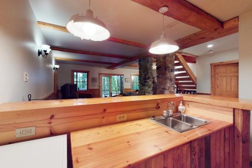 Η κουζίνα ή μικρή κουζίνα στο 1819 Stockslager Rd