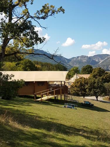 Photo de la galerie de l'établissement La Ferme de Clareau- Glamp'In Lodge Nature -Tentes safari- Chambres d'hôtes sous la Toile, à La Motte-Chalançon